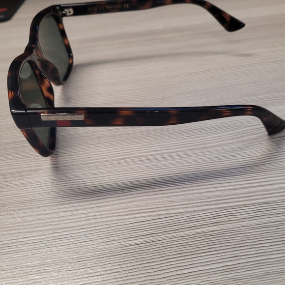 GUCCI NWOT SUNGLASSES Unisex - Picture 5 of 13